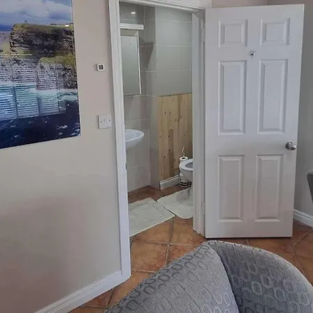 Oyster Hideaway - 1 Bedroom - Sleeps 2
